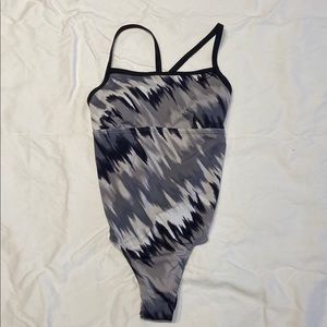 Nike One Piece Swim Suit P24